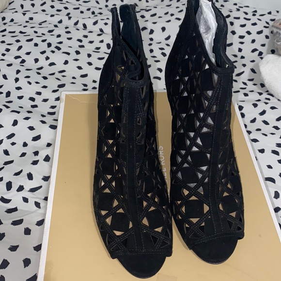 Michael kors booties - Picture 1 of 3